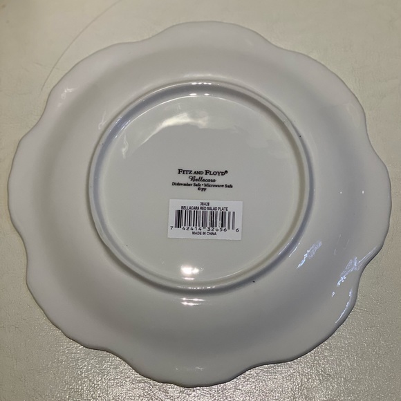 Salad Plate
Bellacara
by FITZ & FLOYD - Picture 2 of 2